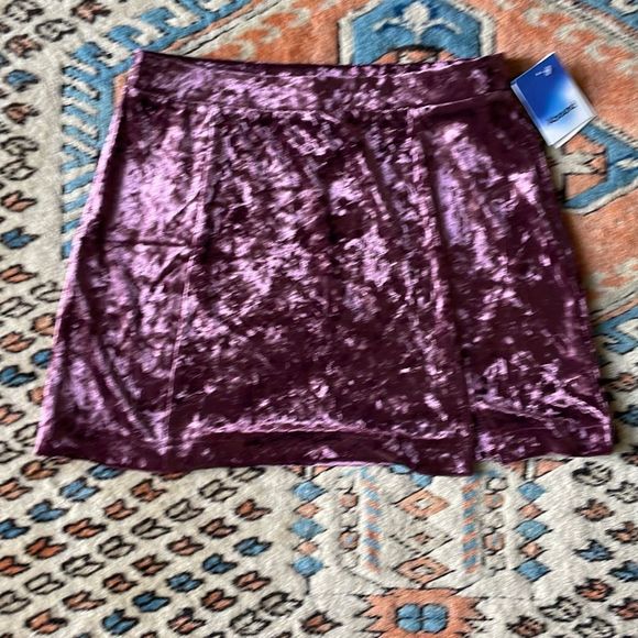 Abound Velour Mini Skirt Burgundy Stem - Picture 1 of 3